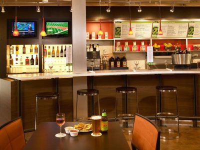 Courtyard Airport West Doral酒店