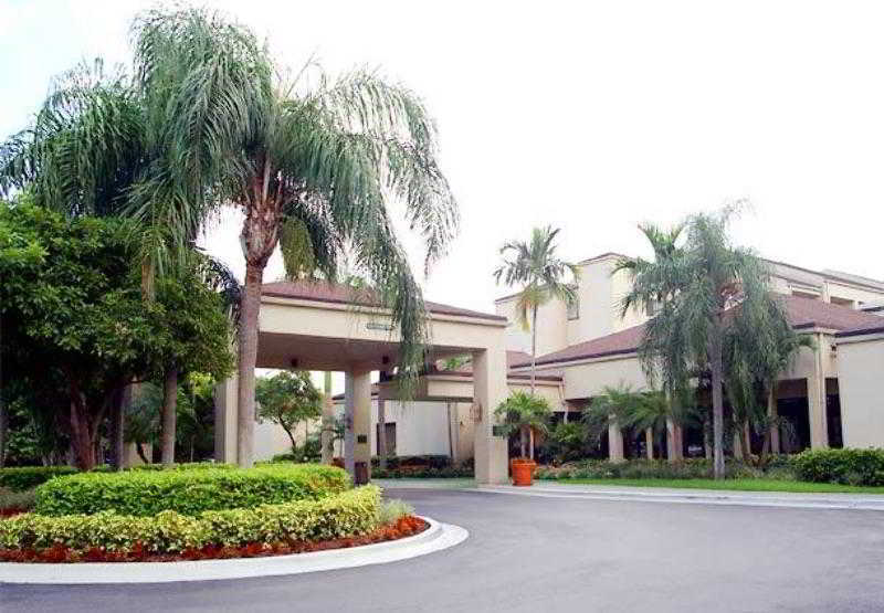 Courtyard Airport West Doral酒店3*