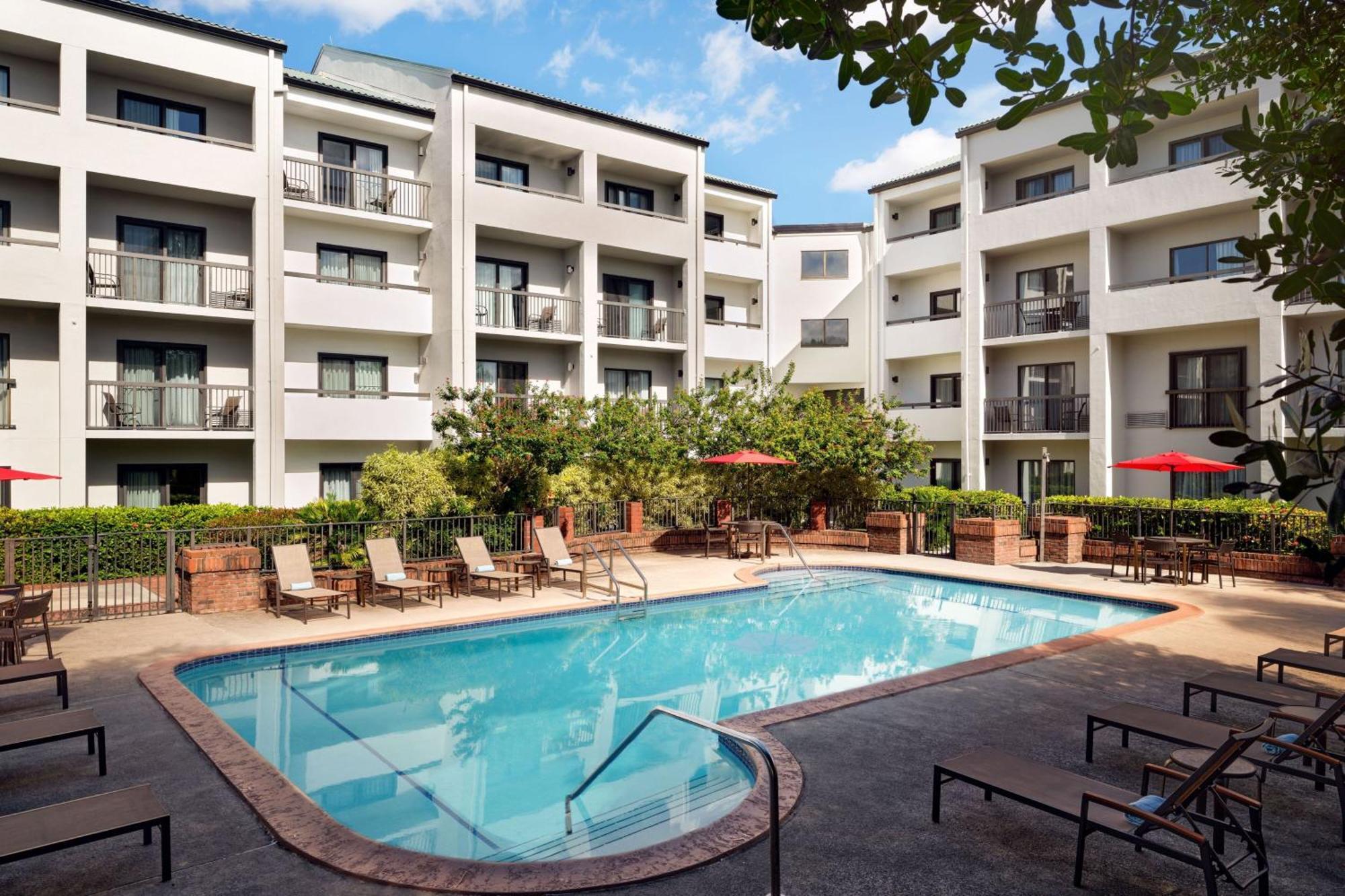 Hotel Courtyard Airport West Doral酒店