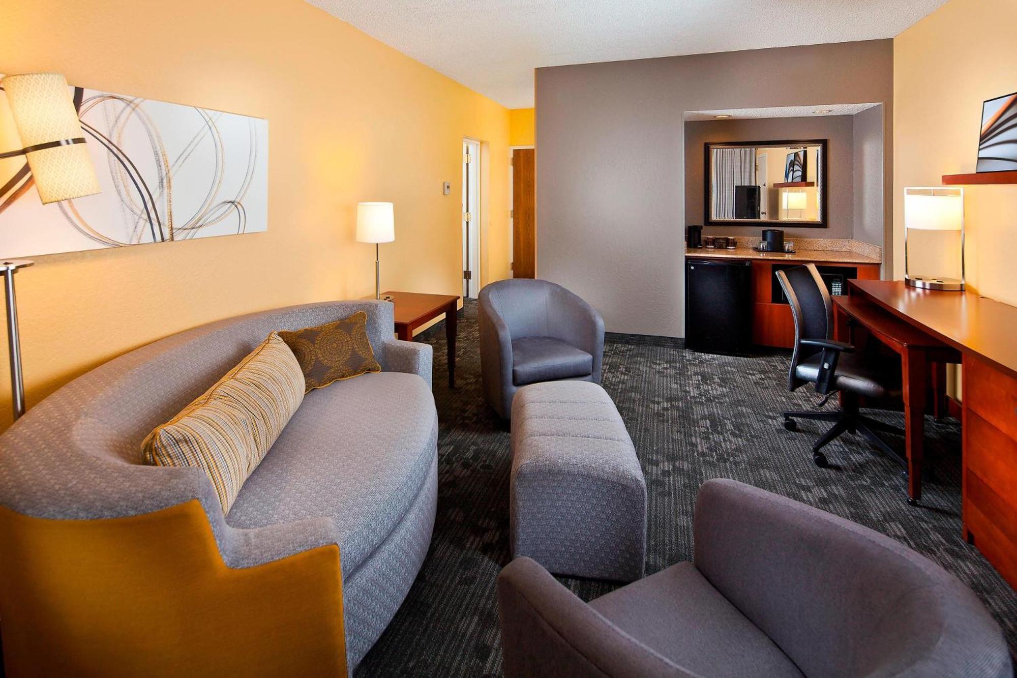 Hotel Courtyard Airport West Doral酒店