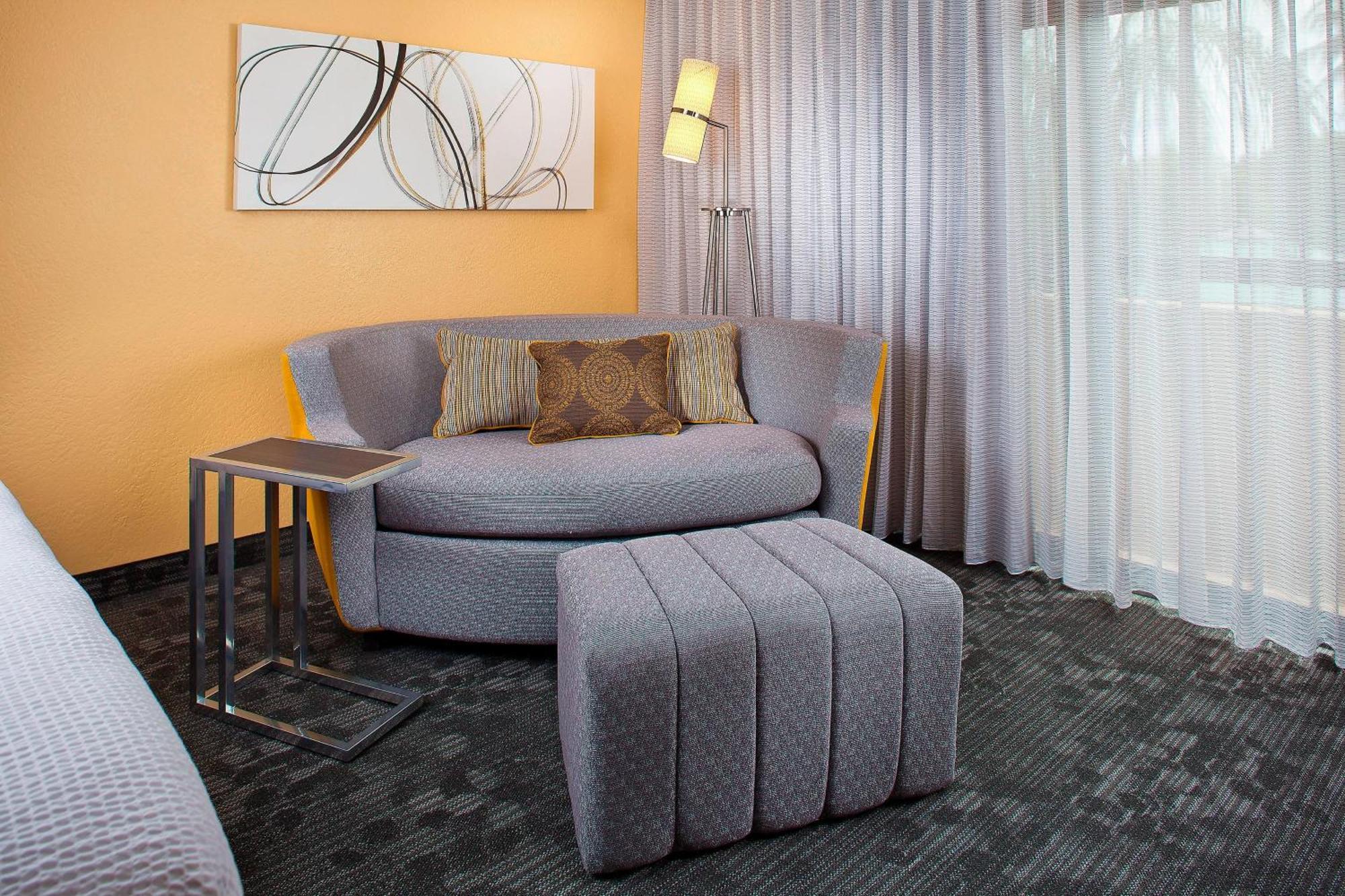 Hotel Courtyard Airport West Doral酒店