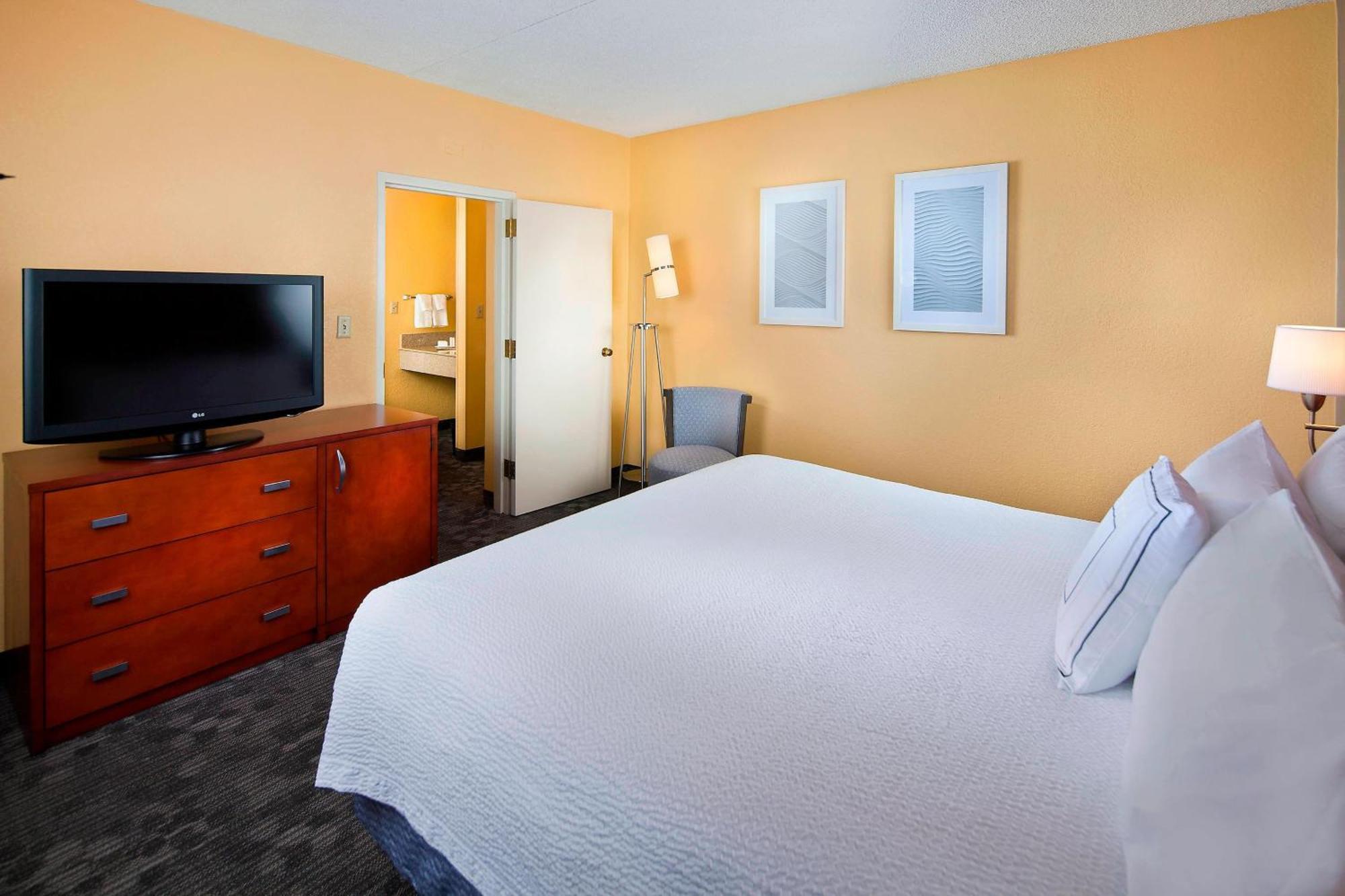 西多拉尔Courtyard Airport West Doral 3*迈阿密