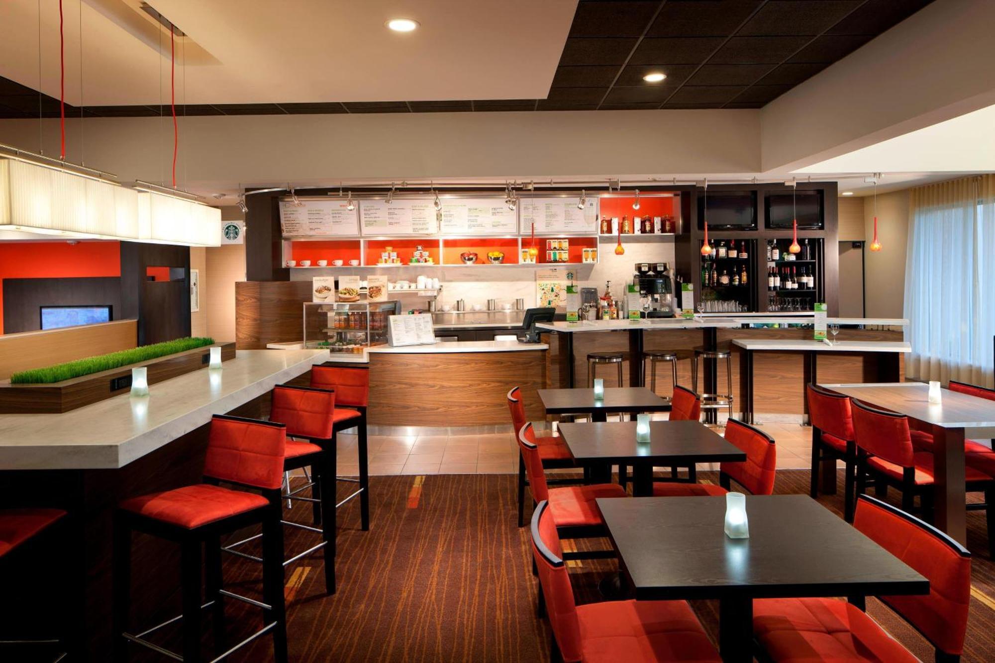 Courtyard Airport West Doral酒店3*